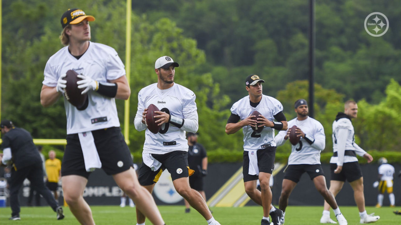 Pittsburgh Steelers quarterbacks at OTAs