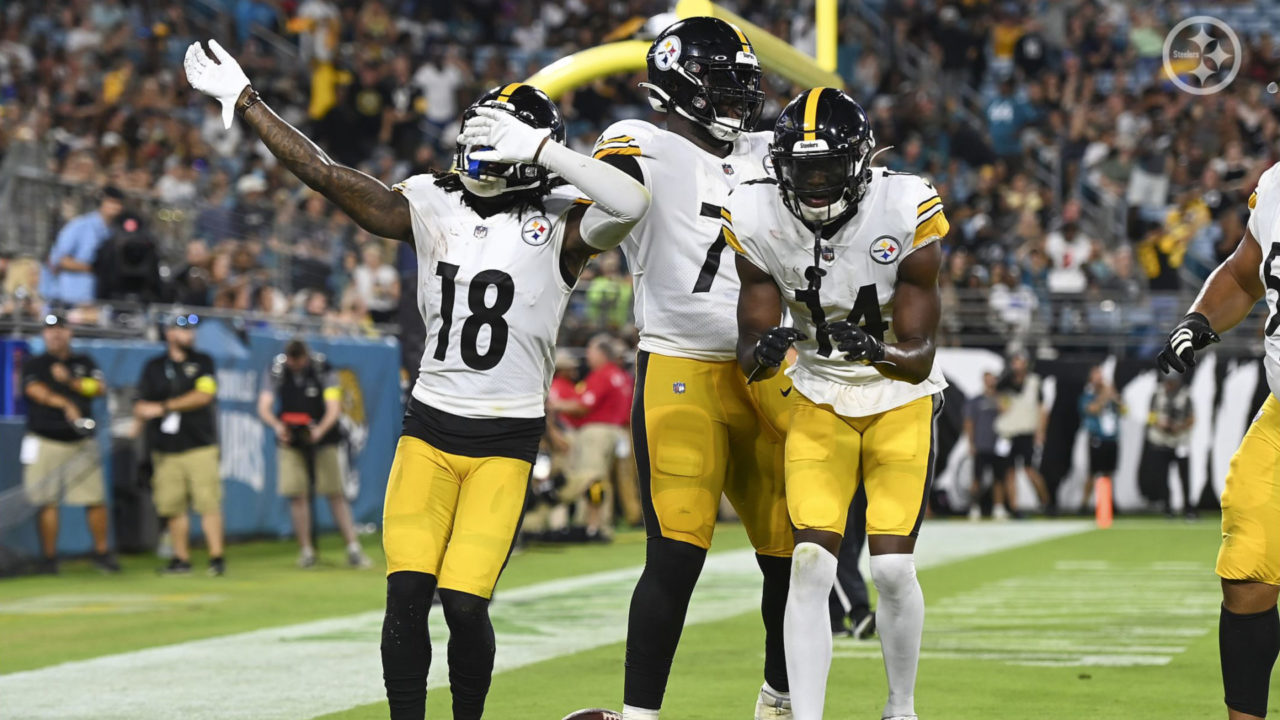Diontae Johnson (18) and George Pickens (14) of the Pittsburgh Steelers