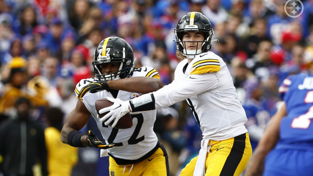 Najee Harris (22) and Kenny Pickett (8) of the Pittsburgh Steelers