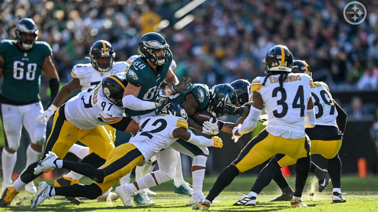 James Pierre (42) and the Pittsburgh Steelers defense