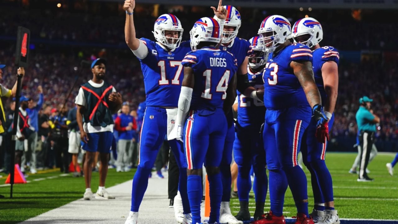 Josh Allen (17) and the Buffalo Bills offense