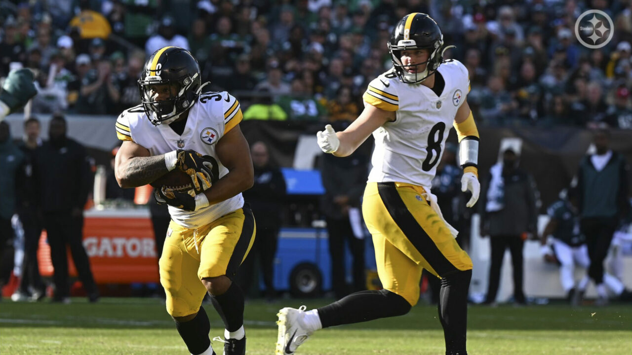 Pittsburgh Steelers RB Jaylen Warren and QB Kenny Pickett