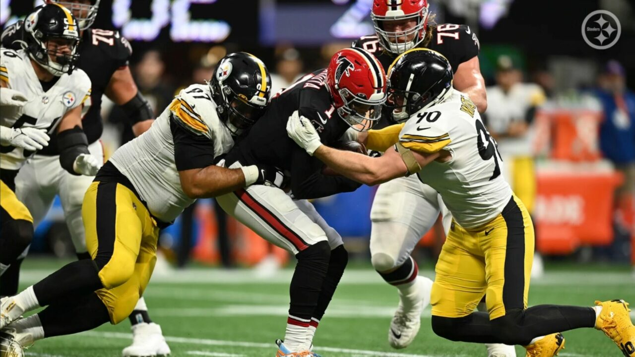 Cam Heyward (97) and T.J. Watt (90) of the Pittsburgh Steelers