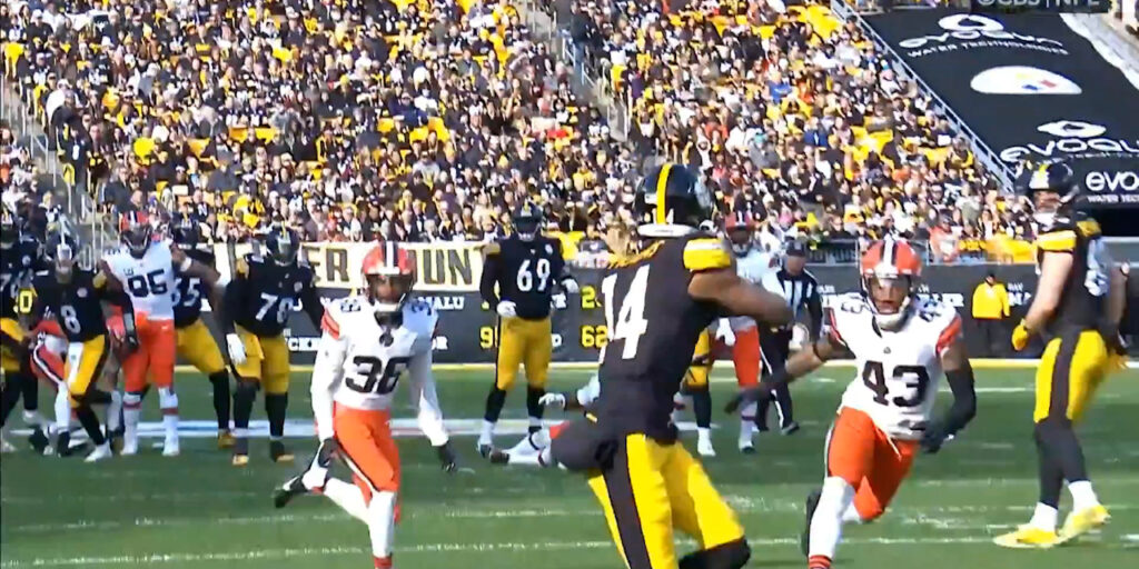 Watch: George Pickens gets wide-open for fourth TD of the season