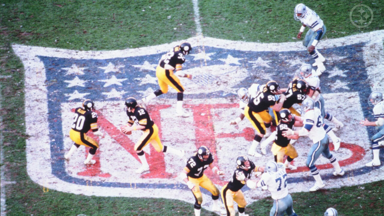 Terry Bradshaw (12) of the Pittsburgh Steelers in Super Bowl XIII