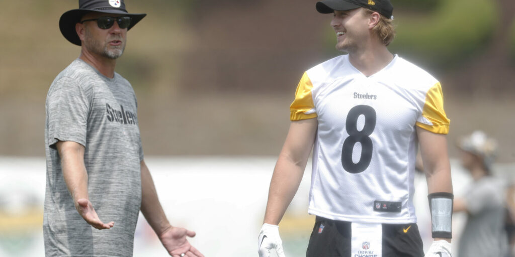 Pittsburgh Steelers offensive coordinator Matt Canada (left) instructs quarterback Kenny Pickett (8)