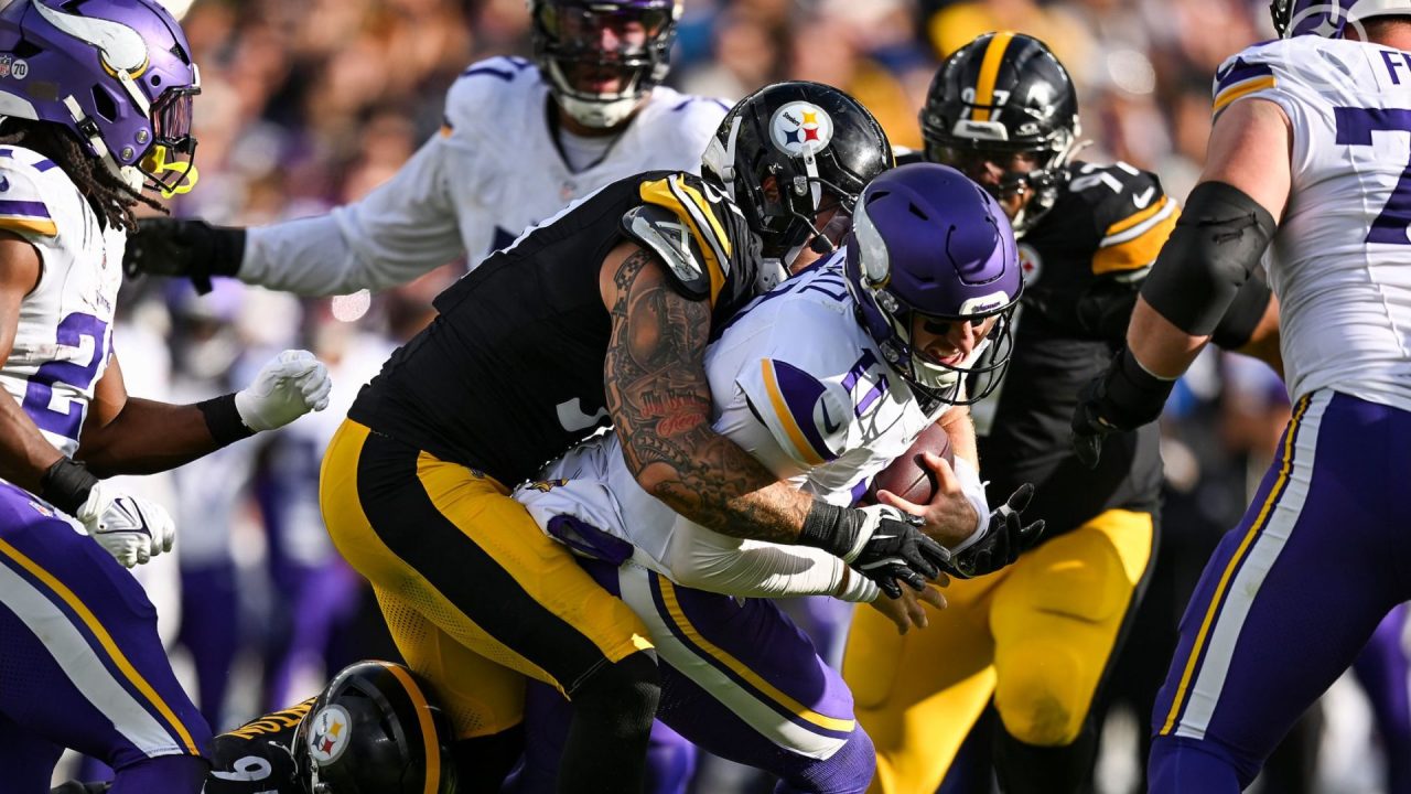 Nick Herbig of the Pittsburgh Steelers sacks Carson Wentz of the Minnesota Vikings in NFL Week 4 (Croke Park, Ireland)