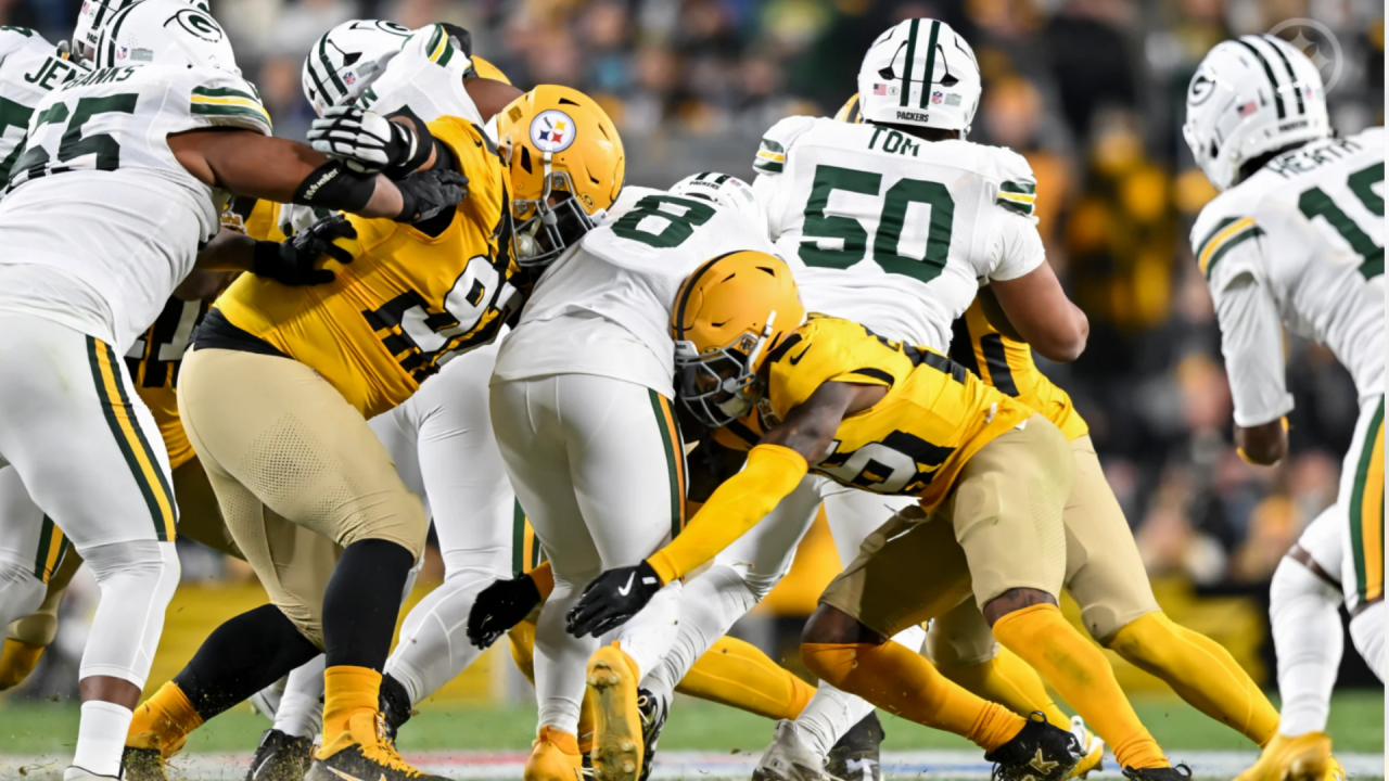 De'Shawn Elliott (25) and Cam Heyward (97) of the Pittsburgh Steelers