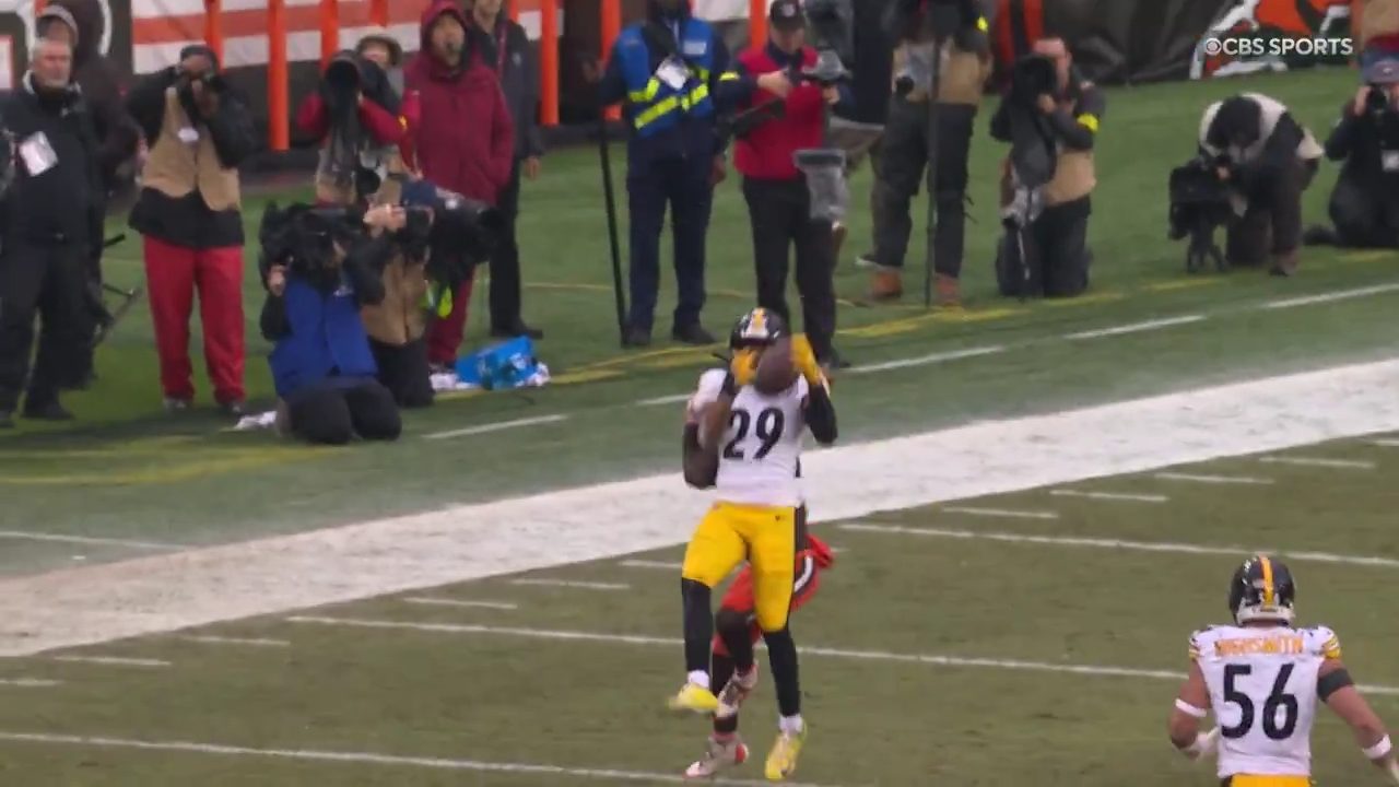 Kyle Dugger of the Pittsburgh Steelers