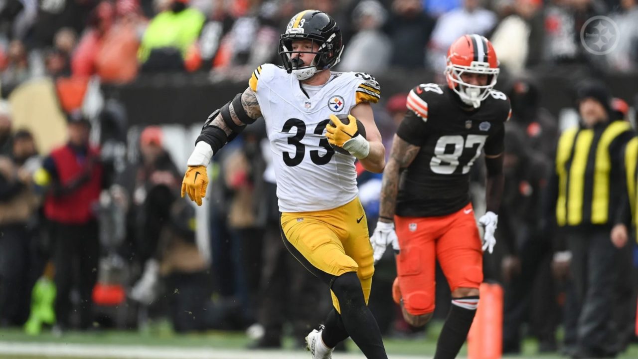 Pittsburgh Steelers LB Jack Sawyer