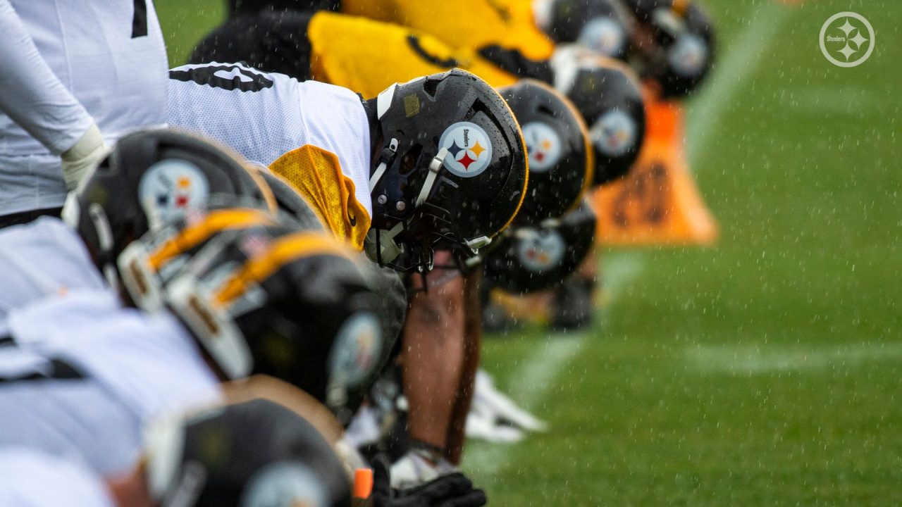 Members of the Pittsburgh Steelers stretch during 2026 OTAs